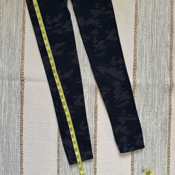Spanx Seamless Black Camo High Rise Leggings Women’s Size Medium - Picture 3 of 8